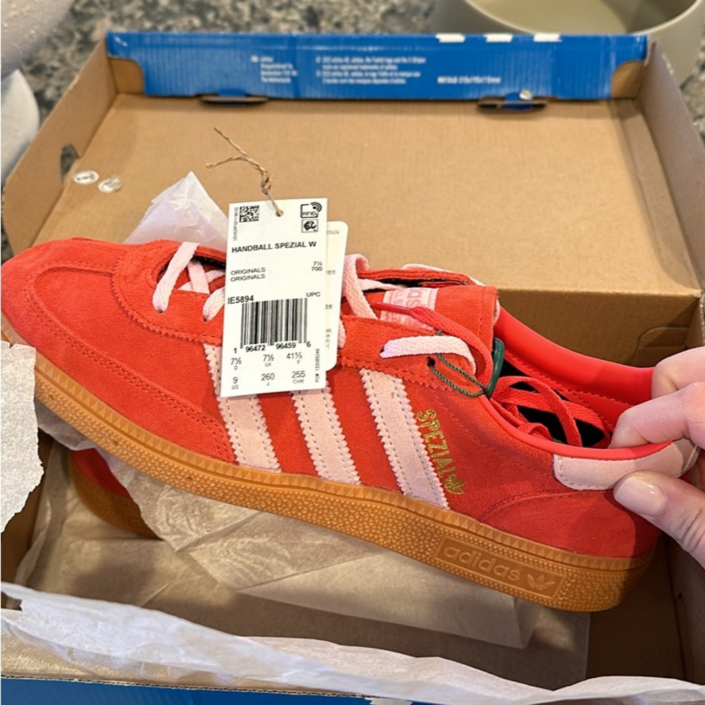 adidas Handball Spezial
Bright Red Clear Pink (Women's)
